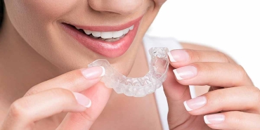 Ortodontik tedavide diş telleri mi şeffaf plaklar mı?